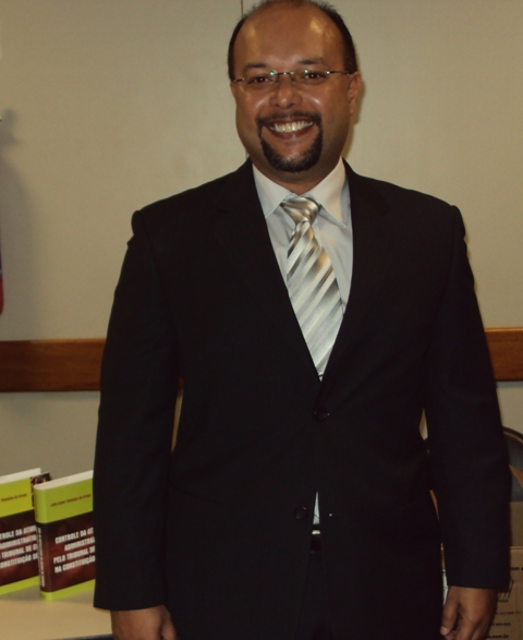 DR. JULIO CESAR MANHÃES DE ARAÚJO - LANÇAMENTO DO LIVRO E PARANINFO