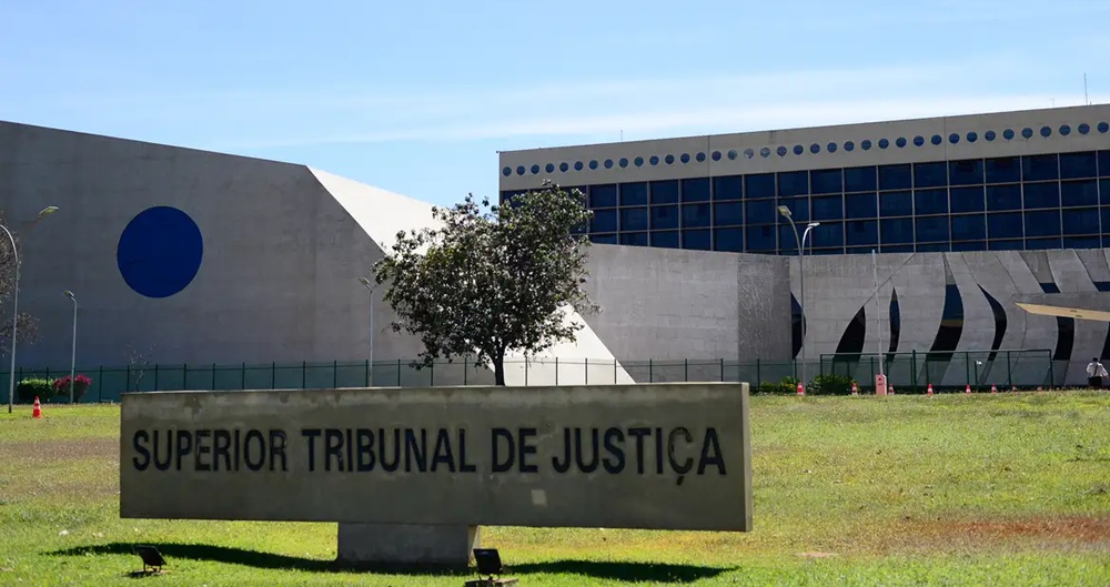 Advogado campista entre os coautores de importante obra jurídica lançada em Brasília